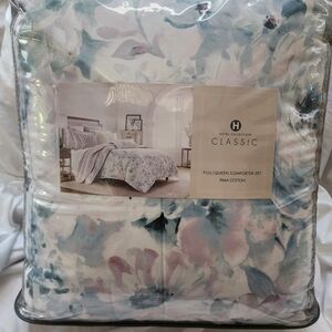 NWT - Queen Comforter with Shams